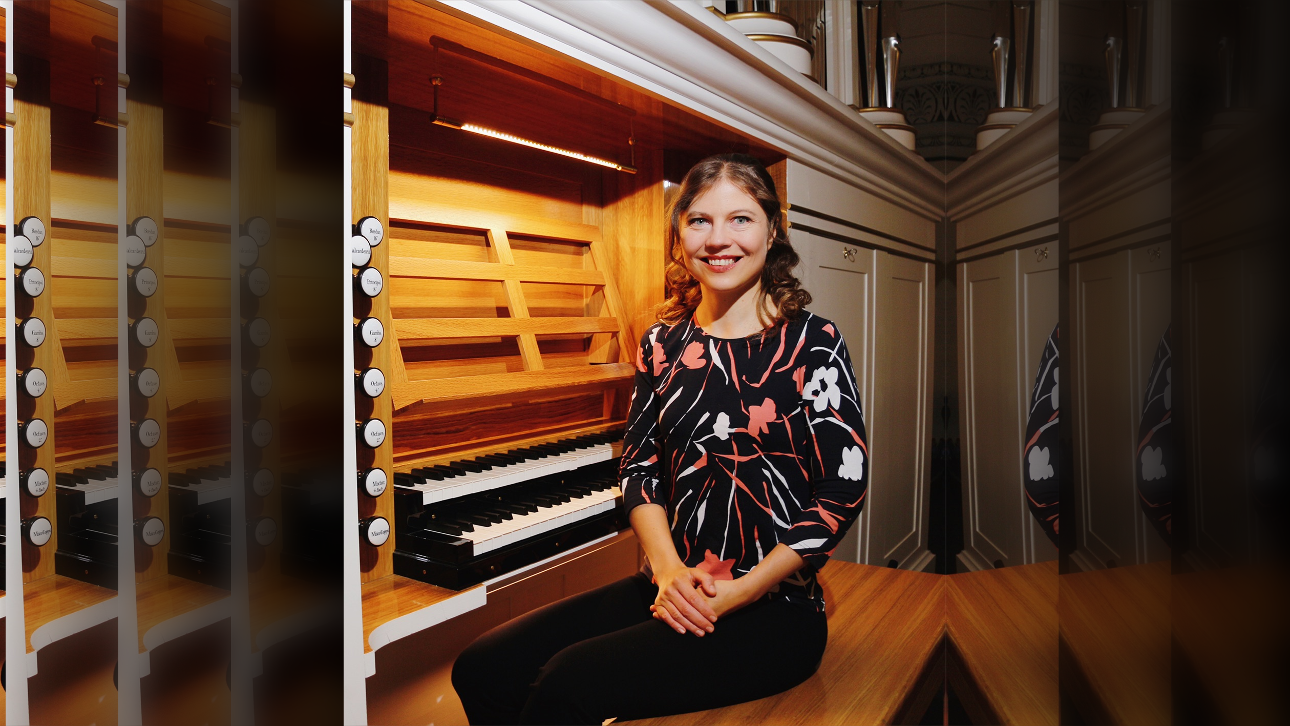 Tiina Ilonen urkujen äärellä